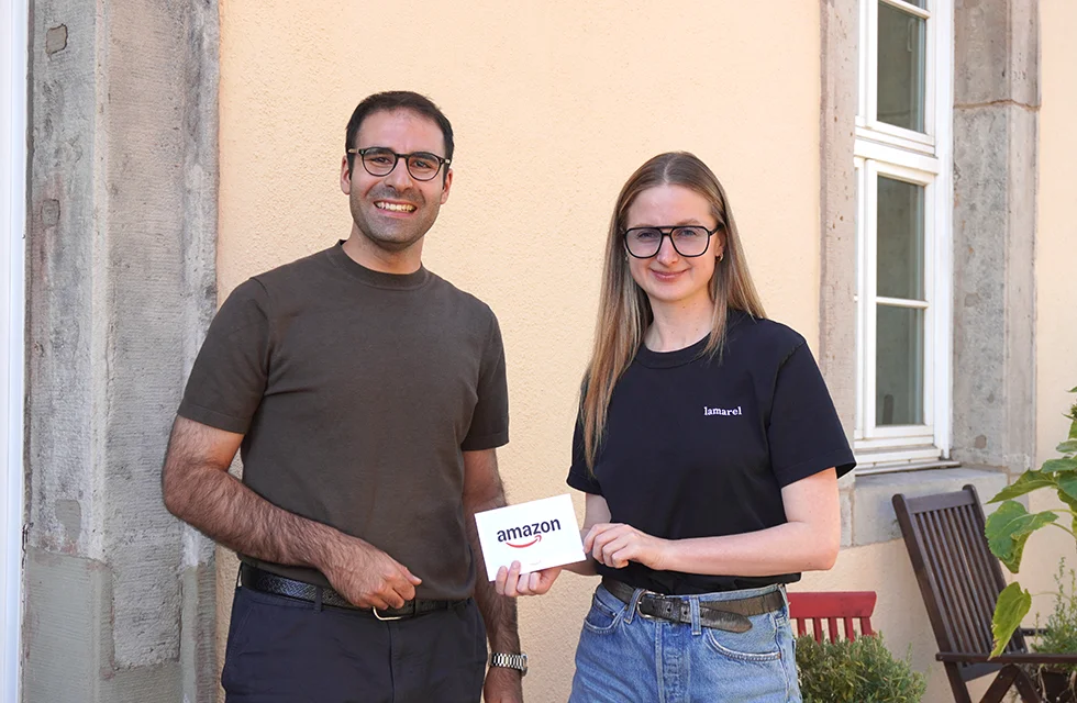 Mara Gille Walter gratuliert Bora Sen zum 2. Platz beim Walter-Fach-Kraft WM-Tippsiel.
